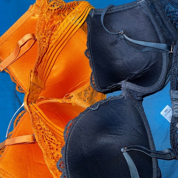 2 pack  bras - Picture 2 of 6